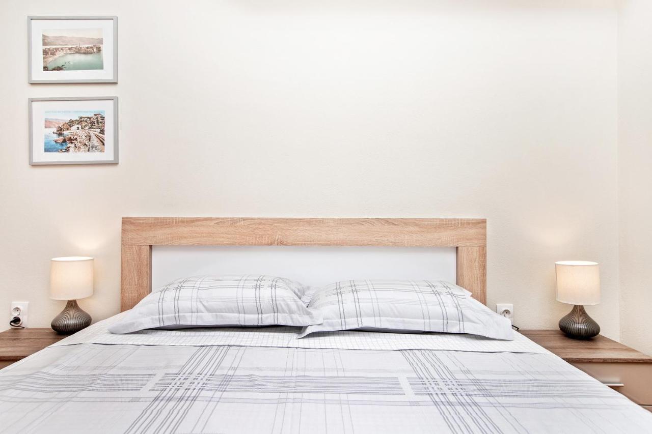 Apartments Isja Тиват Экстерьер фото