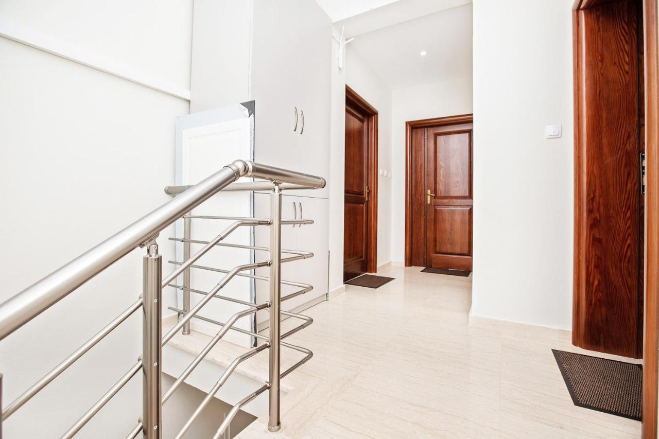 Apartments Isja Тиват Экстерьер фото