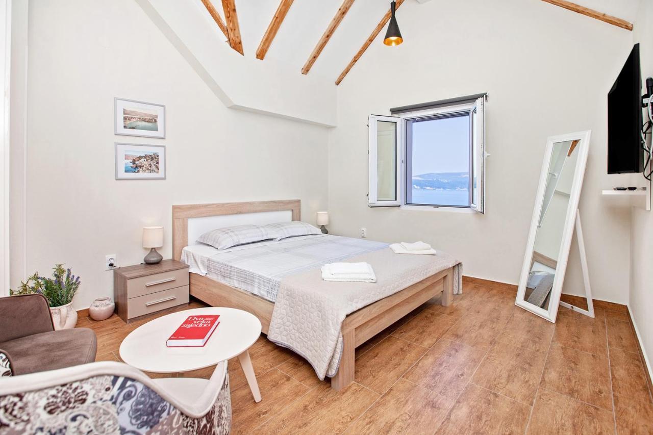 Apartments Isja Тиват Экстерьер фото