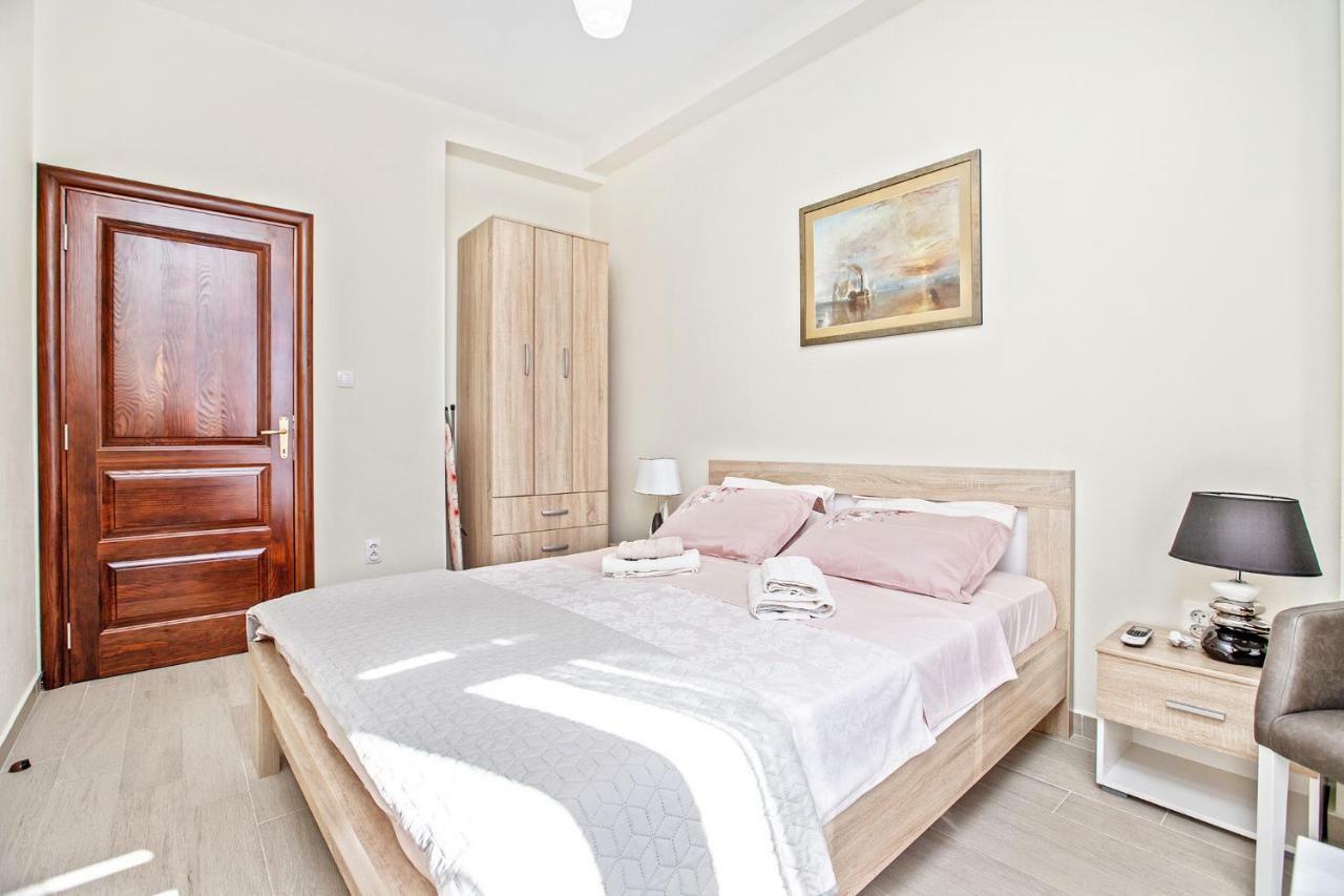 Apartments Isja Тиват Экстерьер фото