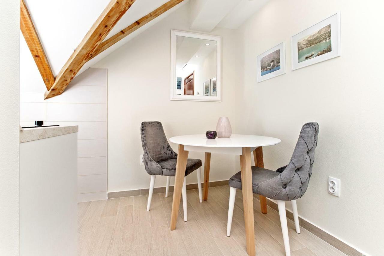 Apartments Isja Тиват Экстерьер фото