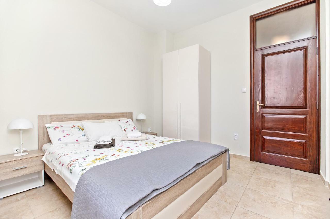 Apartments Isja Тиват Экстерьер фото