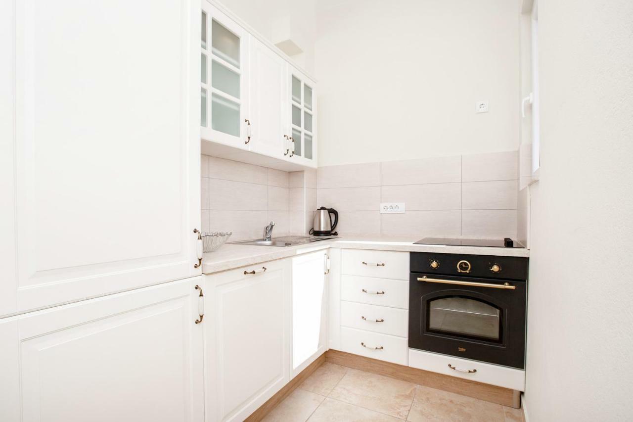 Apartments Isja Тиват Экстерьер фото